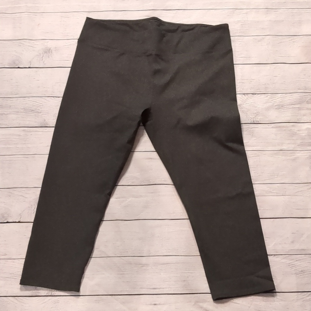 Fabletics gray salar Capri leggings size XL/12-14